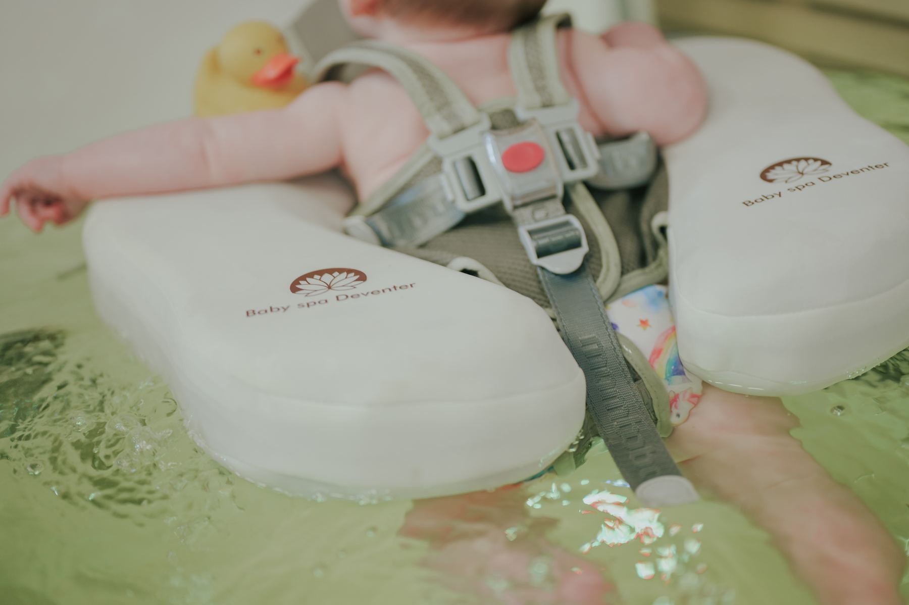 Close-up chestfloat Baby Spa Deventer