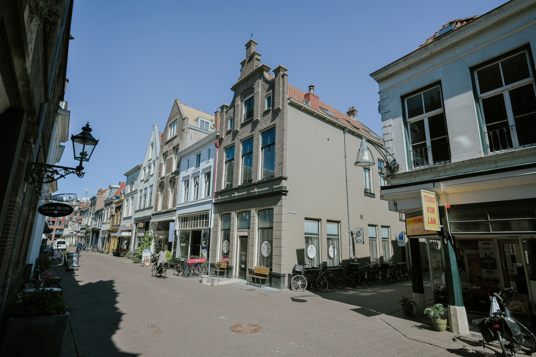 Het pand van Mother Nature aan de Nieuwstraat 52 in de historische binnenstad van Deventer